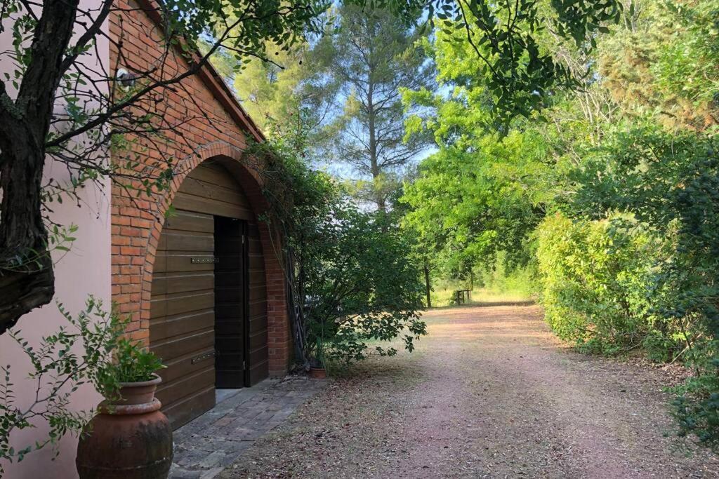 La Casa Nel Bosco Villa Lari Exteriör bild