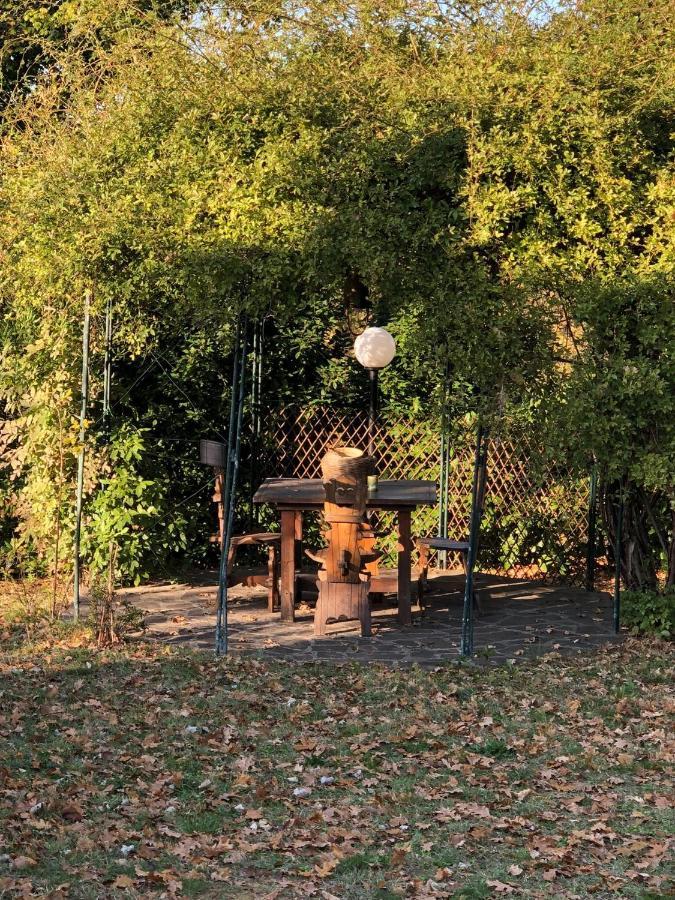 La Casa Nel Bosco Villa Lari Exteriör bild